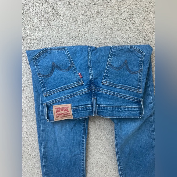 Levi Wedgie Straight Jeans - Picture 2 of 3